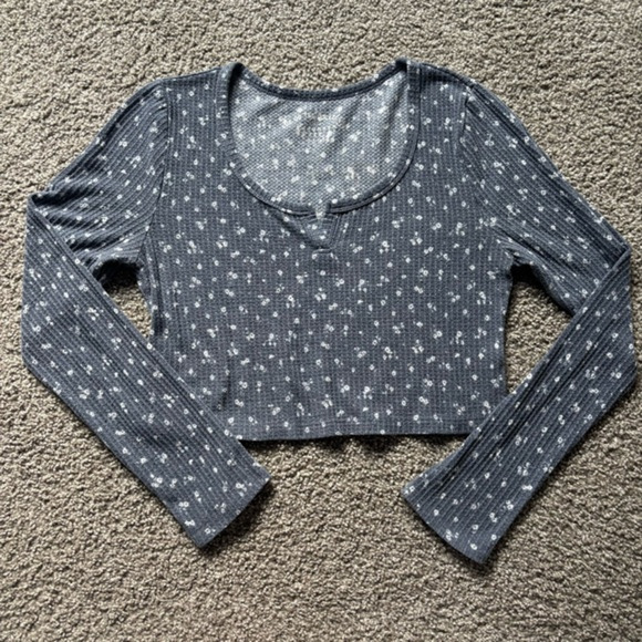Aeropostale Shrunken Tee Dainty Floral Long Sleeve V-Neck Crop Top Sz XL Minimal - Picture 1 of 10